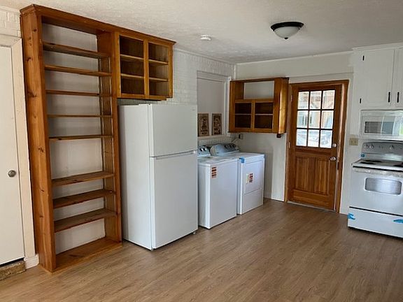 4th image of 807 Upper Station Camp Cir #B