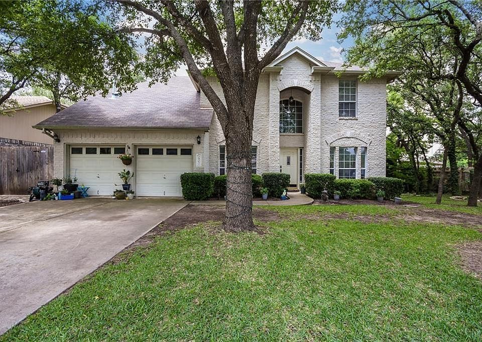 1st image of 2902 Oakwood Glen Dr