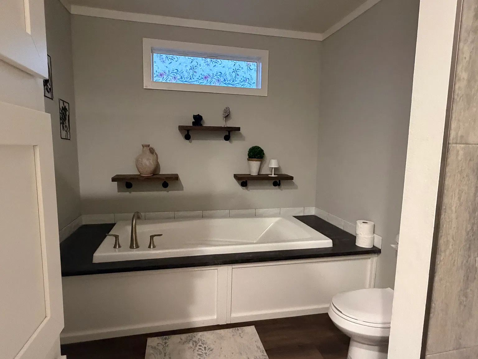 3 bed, 1500 sqft, $2,420 — Photo 4