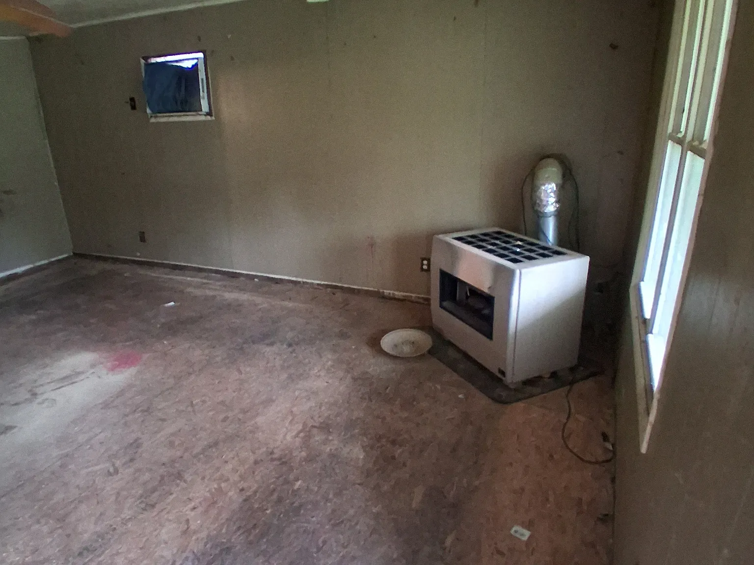 3 bed, 1300 sqft, $925 — Photo 2
