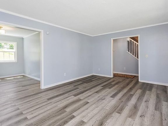 4th image of 8 Woodcreek Ct