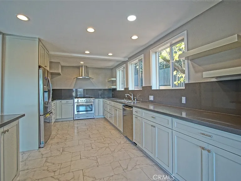 3915 Fredonia Dr — Photo 8