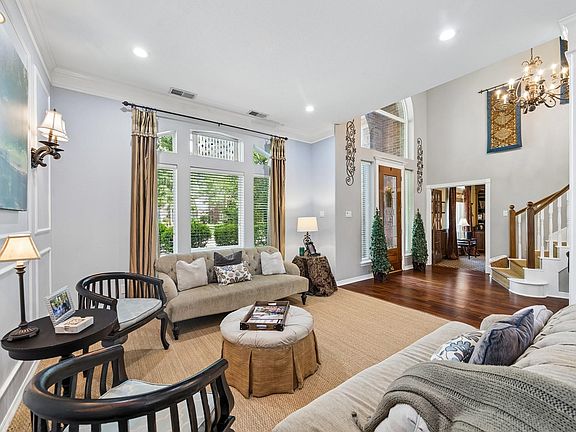 4th image of 5918 Center Court Dr