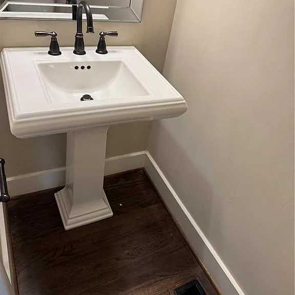 903 Woodlawn Dr NE — Photo 18