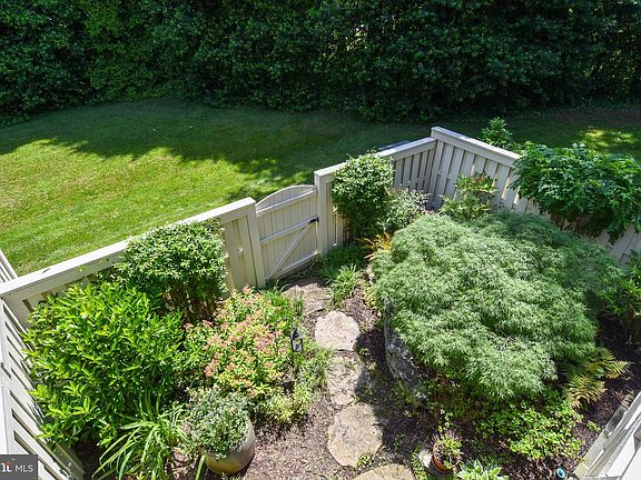 5th image of 3907 Barcroft Mews Ct