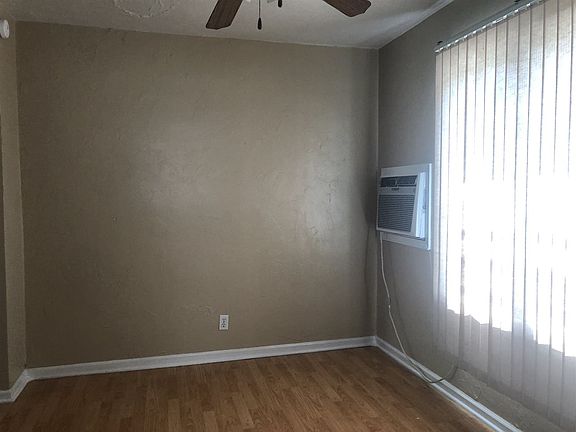 5th image of 916 W Grand Ave