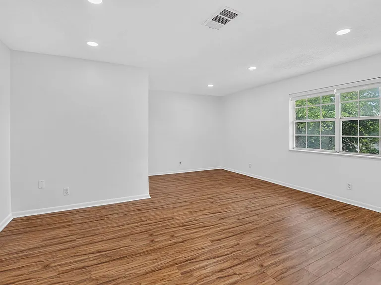 298 SW 6th St #204 — Photo 6