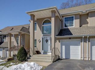 9 Stone Gate Ct, Smithtown, NY 11787
