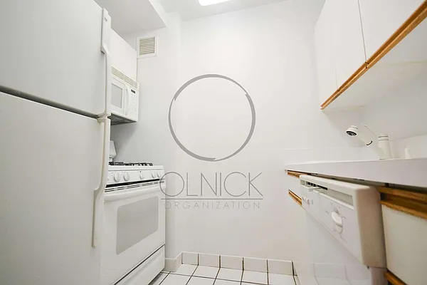 Rented by Olnick Organization | media 3
