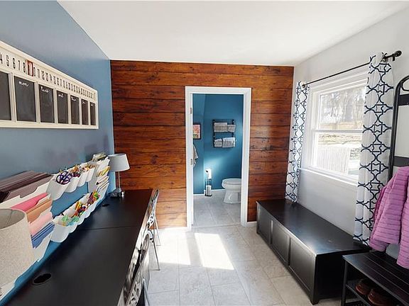 4th image of 9 Holts Ln