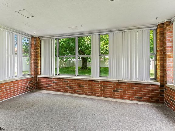 2nd image of 1161 Woodlawn Ave
