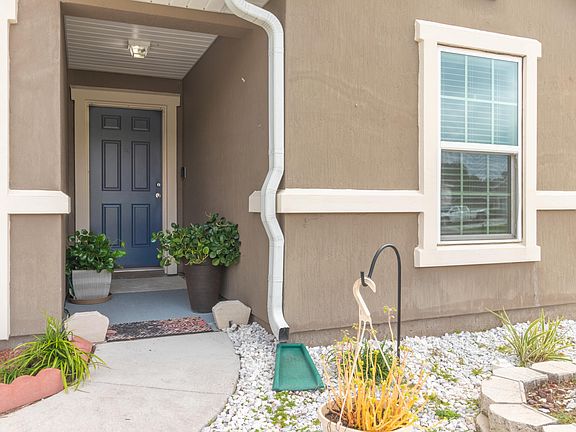 3rd image of 16037 Hutton Ln