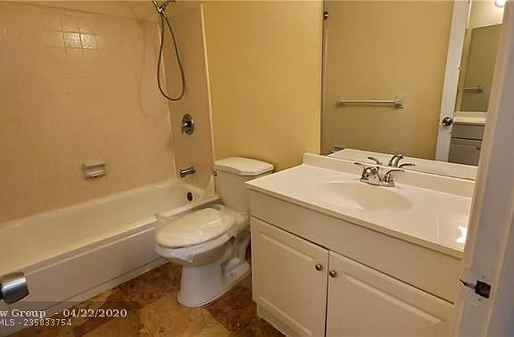 4th image of 200 NE 7th Ave #3