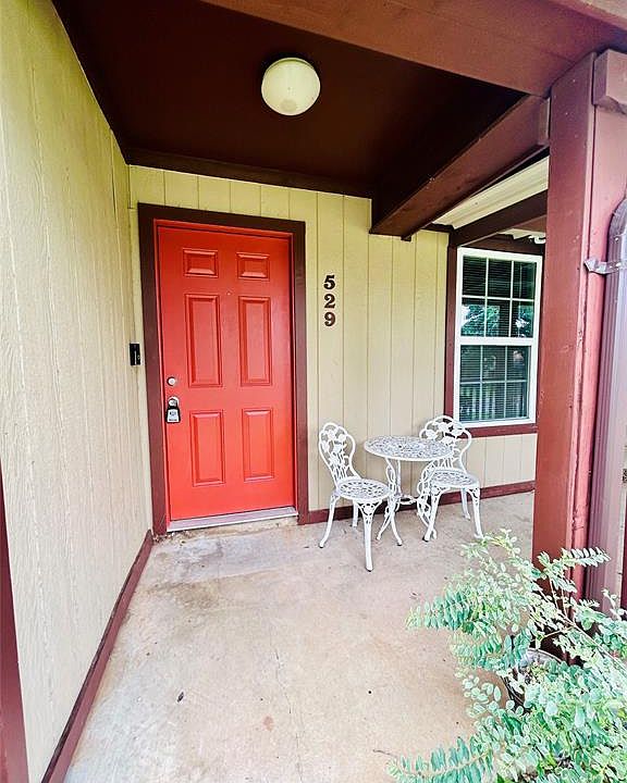 1st image of 529 Guerin Dr #529