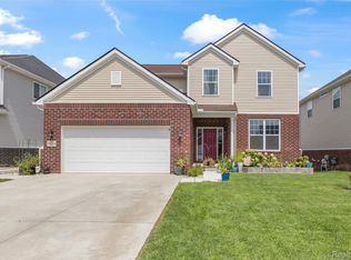 58714 Sella Dr S, South Lyon, MI 48178