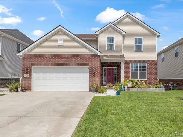 58714 Sella Dr S, South Lyon, MI 48178