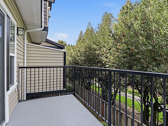 4th image of 10525 NE Cedar Falls Loop