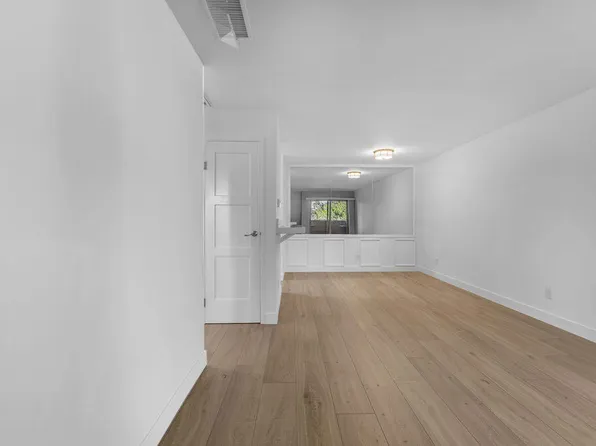 2825 N Los Felices Rd Unit 215, Palm Springs, CA 92262