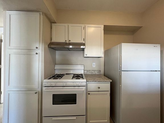 kitchen with gas stove, Refrigerator,
and dishwasher