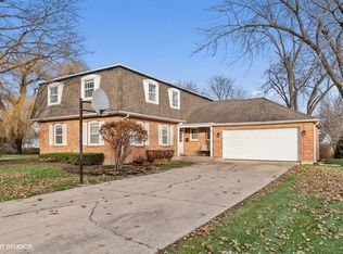 747 N Willow Wood Dr, Palatine, IL 60074