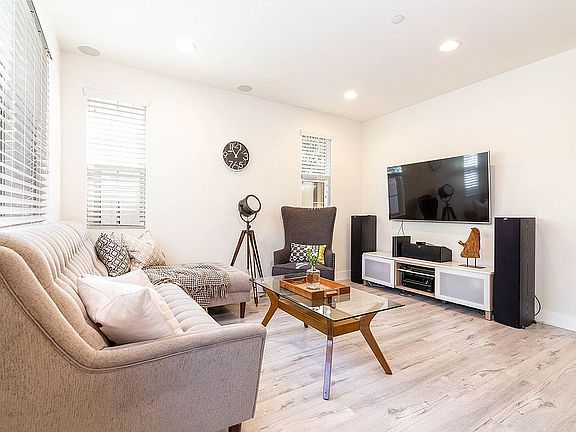 3rd image of 22640 Meyler St