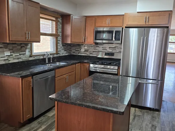 6045 W Gunnison St #2, Chicago, IL 60630