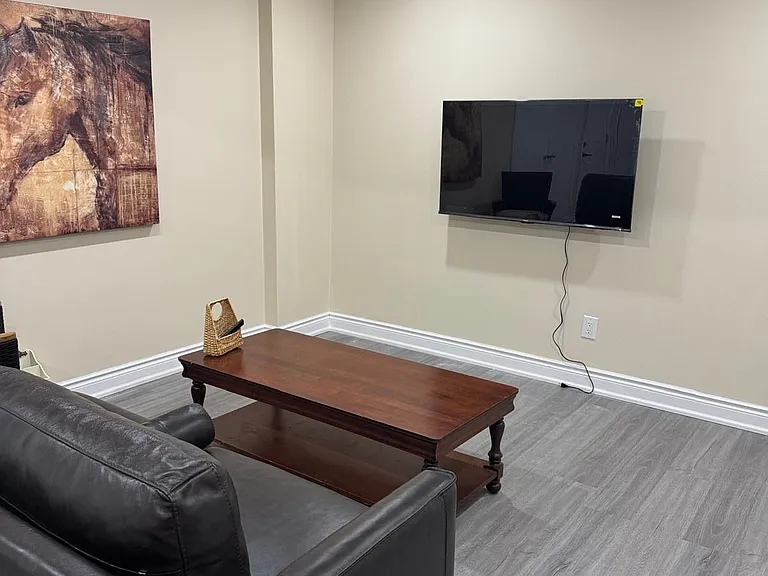 66 Inglewood Pl #BASEMENT — Photo 9