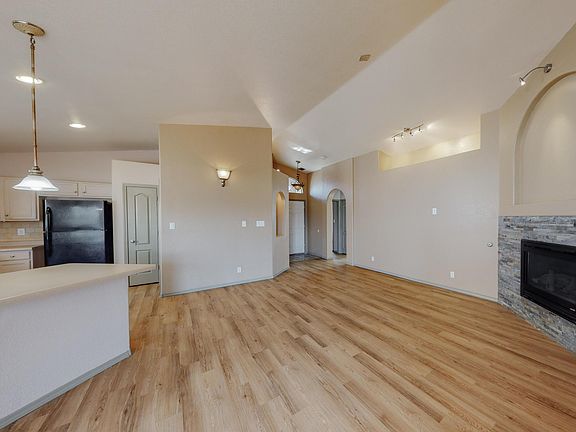 4th image of 745 Valley Meadows Dr NE