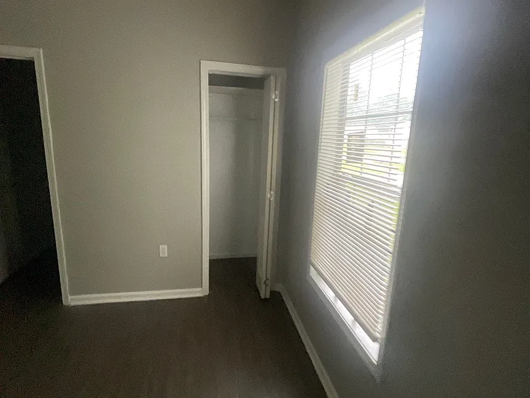 137 Sivley Ave — Photo 18