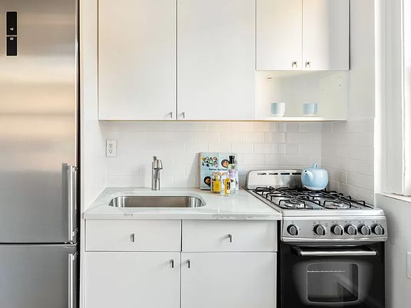 3rd image of 127 W 96th St APT 12G