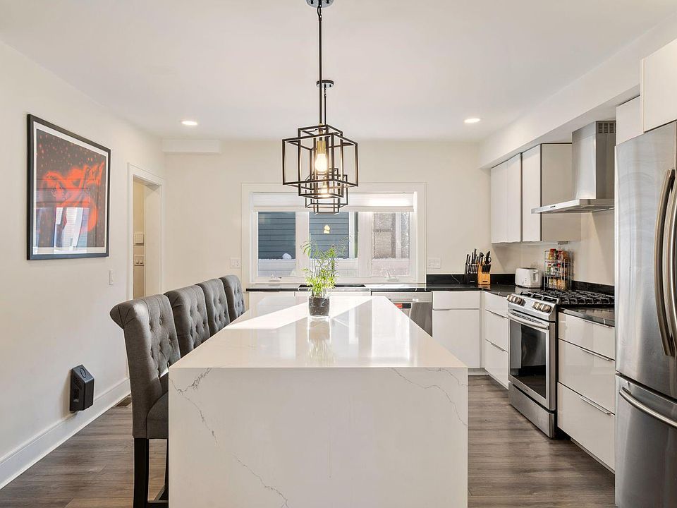 2nd image of 169 W 9th St #158