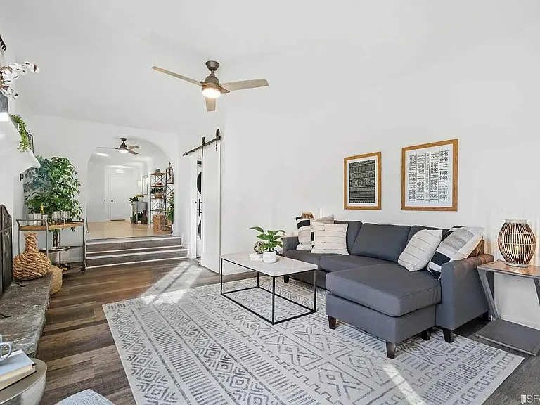 555 Claremont Dr — Photo 14