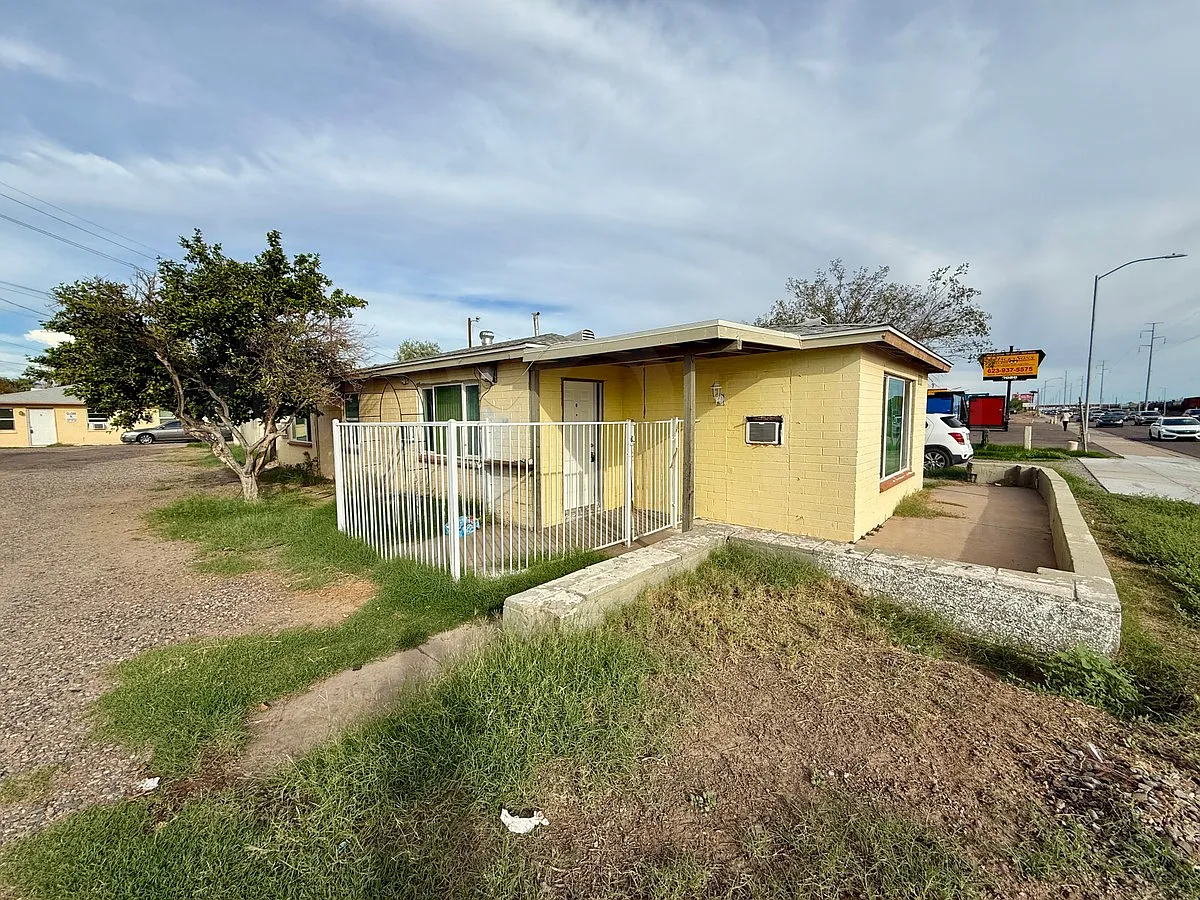 2 bed, 1.0 bath, 750 sqft, $1,049 — Photo 3