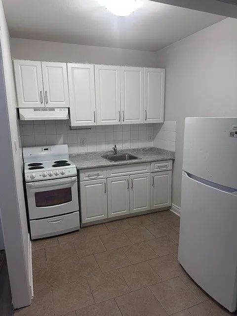 526 Harvie Ave — Photo 4