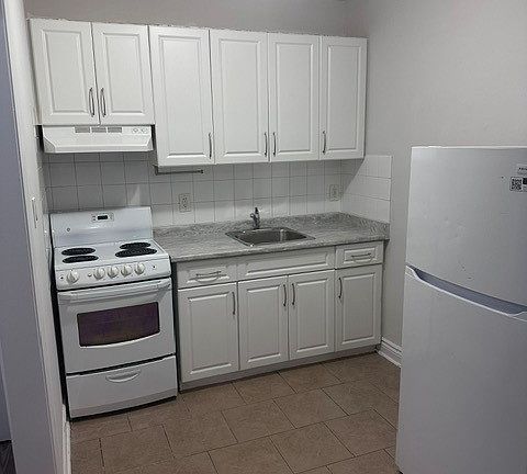 2nd image of 526 Harvie Ave