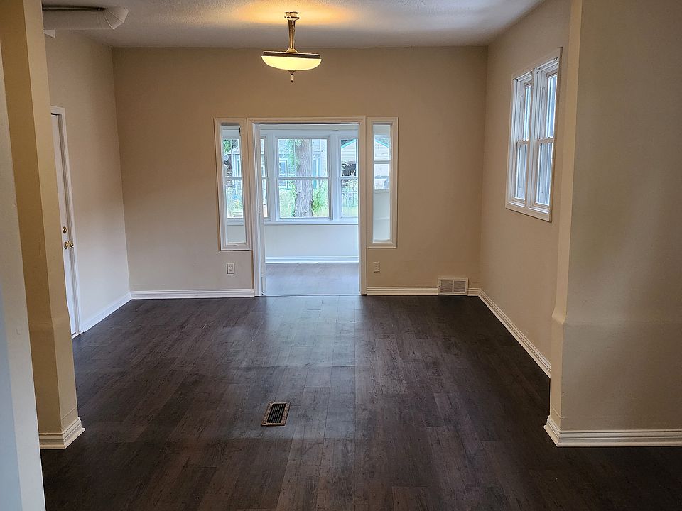 Dining Room, living Rolm and porch.