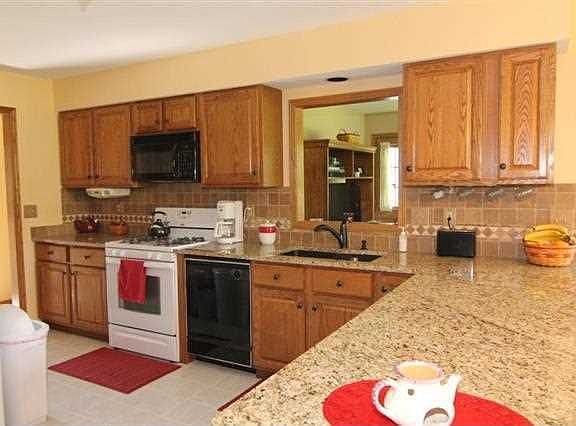 4th image of 15 Birchwood Dr