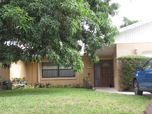 1352 E Woodcrest Road E, West Palm Beach, FL 33417
