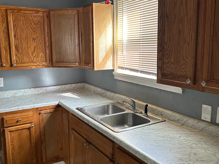 414 Crittenden Ave — Photo 6