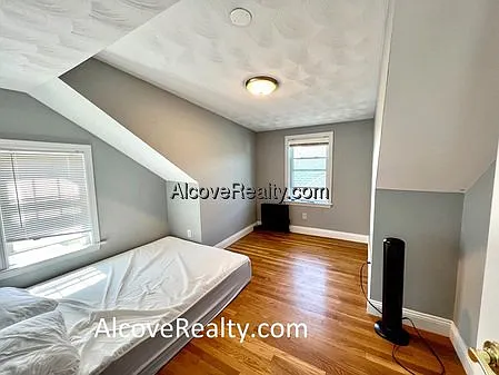 Sterling St — Photo 14