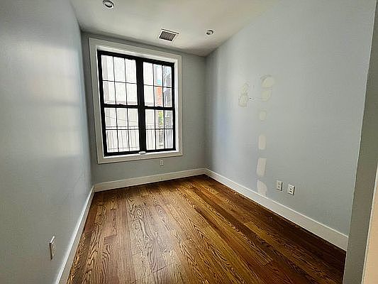 4th image of 35 Jefferson St #3R