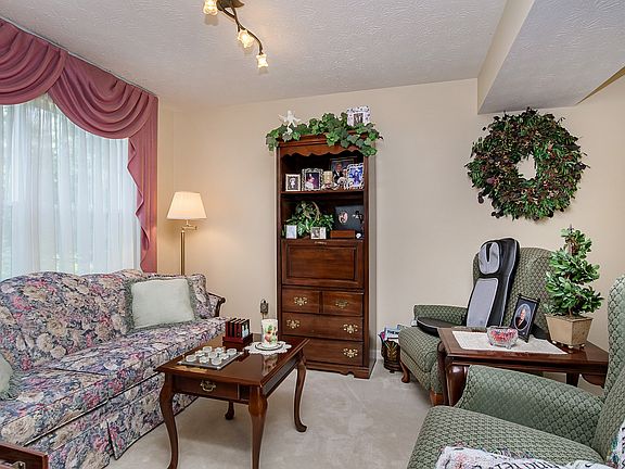 4th image of 734 Pioneer Woods Dr