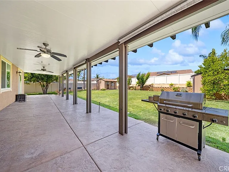 1420 Yarrow Ln — Photo 2