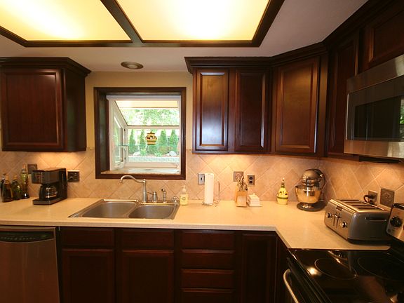 4th image of 153 Edgewood Dr