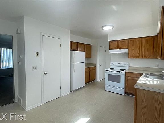 2nd image of 31937 Jefferson Ave