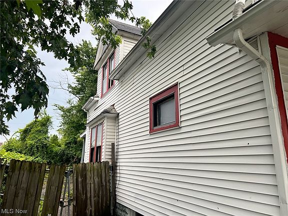 3rd image of 12922 Ferris Ave