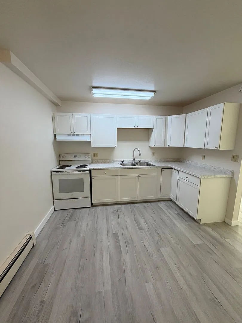 533 E. 24th - NN50/50 — Photo 4