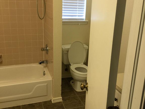 4th image of 1825 Candlewood Dr