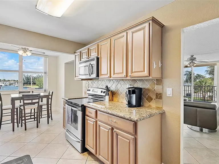 1401 S Ocean Dr #301 — Photo 4