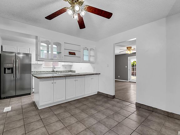 4th image of 927 Camino Real Dr